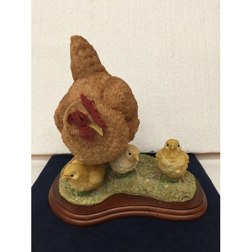 736 - A LARGE BORDER ARTS CERAMIC FIGURE OF A HEN & CHICKS TITLED 