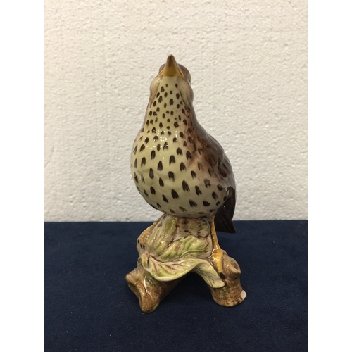 737 - A GLOSS BESWICK SONGTHRUSH BIRD - 2308 - (CHIP TO BOTTOM OF TREE STUMP)