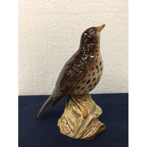 737 - A GLOSS BESWICK SONGTHRUSH BIRD - 2308 - (CHIP TO BOTTOM OF TREE STUMP)