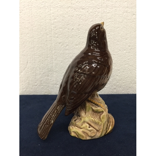 737 - A GLOSS BESWICK SONGTHRUSH BIRD - 2308 - (CHIP TO BOTTOM OF TREE STUMP)