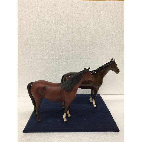 740 - A VINTAGE GLOSS BESWICK BAY HORSE WITH BLACK TAIL AND MANE, WHITE BLAZE AND TWO FRONT WHITE SOCKS - ... 