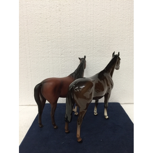 740 - A VINTAGE GLOSS BESWICK BAY HORSE WITH BLACK TAIL AND MANE, WHITE BLAZE AND TWO FRONT WHITE SOCKS - ... 