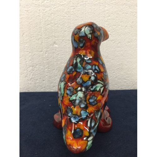 752 - AN ANITA HARRIS ART POTTERY PUFFIN SIGNED TO THE BASE - 14.5CM (H)