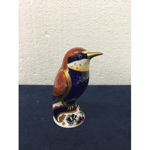 754 - A ROYAL CROWN DERBY BEE EATER WITH GOLD STOPPER - 10CM