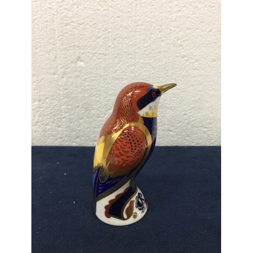 754 - A ROYAL CROWN DERBY BEE EATER WITH GOLD STOPPER - 10CM