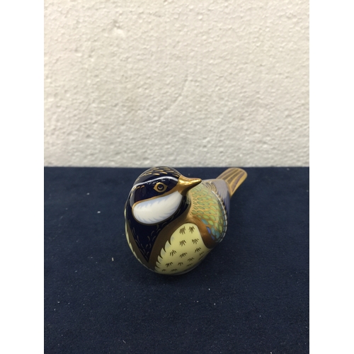 755 - A BOXED ROYAL CROWN DERBY GREAT TIT PAPERWEIGHT WITH GOLD STOPPER - 6.5CM (H) 11.5CM (W)