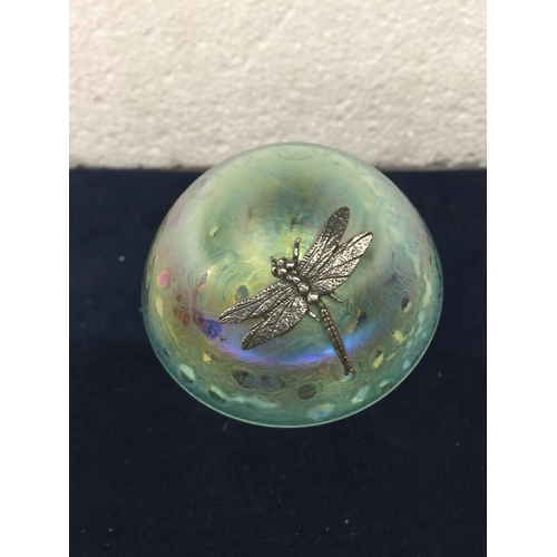 759 - AN IRIDESCENT/PEARLESCENT GLASS MUSHROOM PAPERWEIGHT WITH BUTTERFLY - 9.5CM