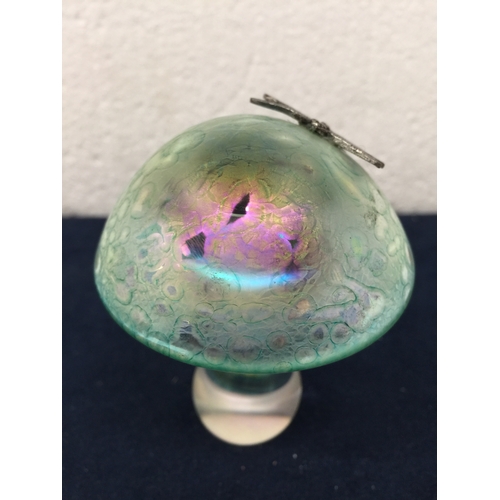 759 - AN IRIDESCENT/PEARLESCENT GLASS MUSHROOM PAPERWEIGHT WITH BUTTERFLY - 9.5CM