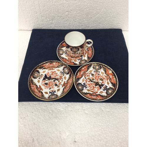 776 - A KING'S AMARI ROYAL CROWN DERBY DEMI TASSE COFFEE CAN AND SAUCER X 2 EXTRA SAUCERS