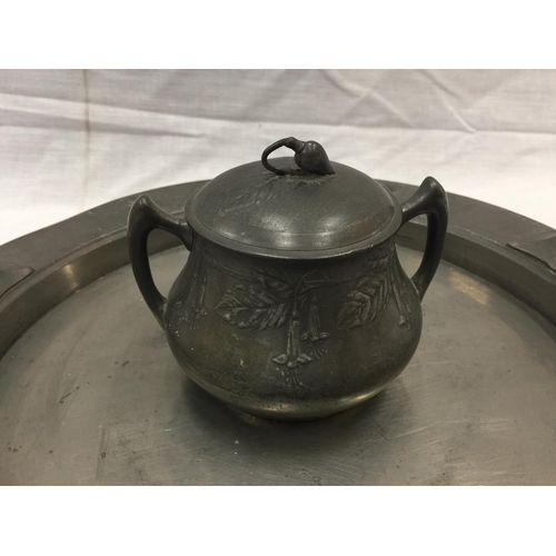 18 - TWO PIECES OF KAYSERZINN PEWTER IN ART NOUVEAU STYLE TO INCLUDE A HEAVY TRAY MARKED 4561 TO BASE AND... 