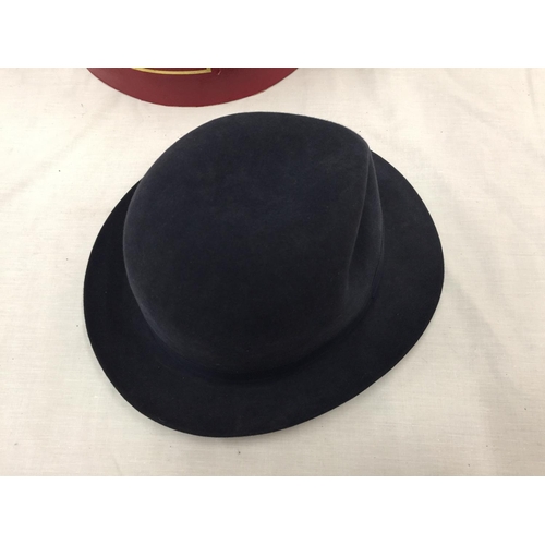 22 - A CHRISTYS' LONDON HATS OF HARRODS 'CLIFTON' TRILBY HAT (SIZE 7 3/8