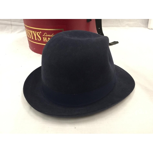 22 - A CHRISTYS' LONDON HATS OF HARRODS 'CLIFTON' TRILBY HAT (SIZE 7 3/8