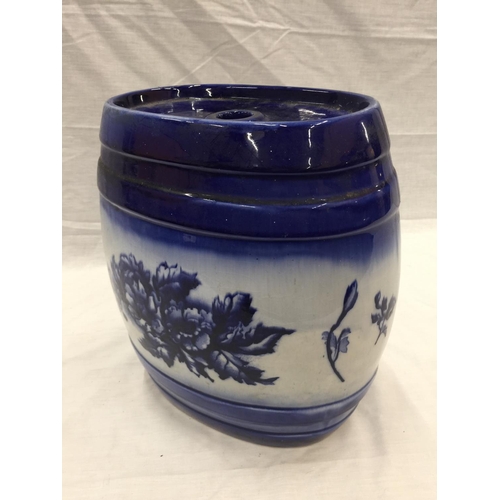 23 - A BLUE AND WHITE PATTERN CERAMIC DISPENSER BARREL H: 31CM