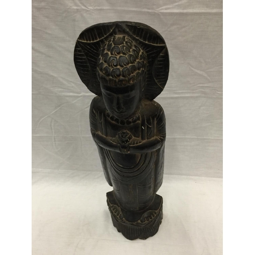 32 - AN ASIAN WOOD CARVING OF A BUDDHIST STYLE PRAYING FIGURE H: 66CM