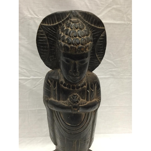 32 - AN ASIAN WOOD CARVING OF A BUDDHIST STYLE PRAYING FIGURE H: 66CM