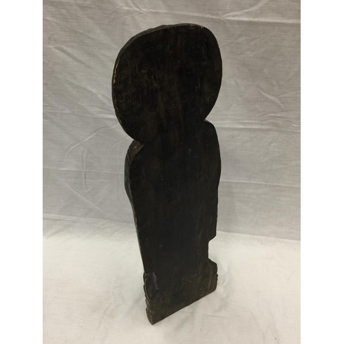 32 - AN ASIAN WOOD CARVING OF A BUDDHIST STYLE PRAYING FIGURE H: 66CM