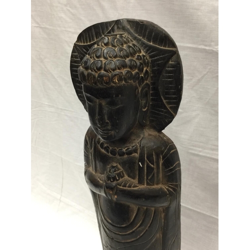 32 - AN ASIAN WOOD CARVING OF A BUDDHIST STYLE PRAYING FIGURE H: 66CM