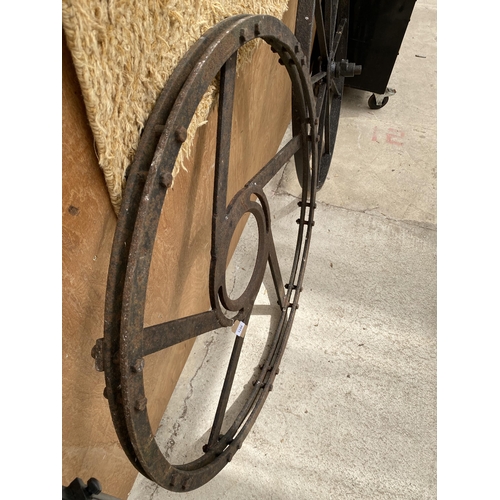 1286 - A LARGE VINTAGE CAST IRON IMPLEMENT WHEEL