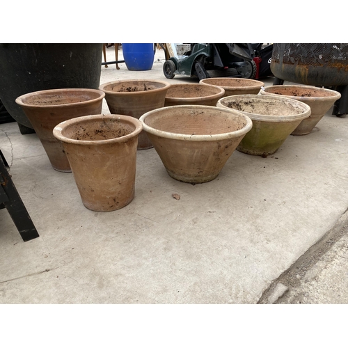 1326 - AN ASSORTMENT OF EIGHT LARGE TERRACOTTA GERDEN POTS