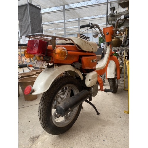 1240 - A FZ50 SUZUKI WITH LOG BOOK AND KEY,MILEAGE 611 MILES, REGISTRATION WNA 608X TO INCLUDE A HAND MADE ... 