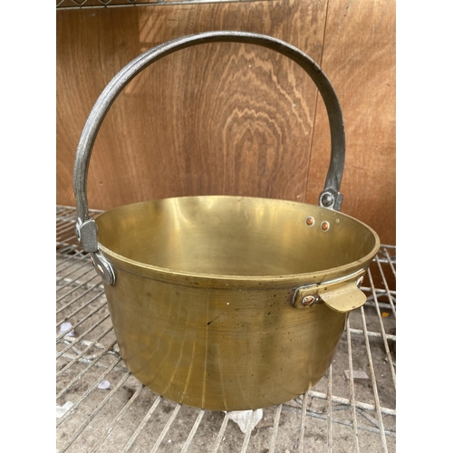 1243 - A VINTAGE BRASS JAM PAN