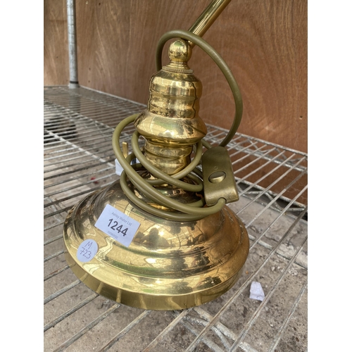 1244 - A VINTAGE BANKERS LAMP WITH GREEN SHADES