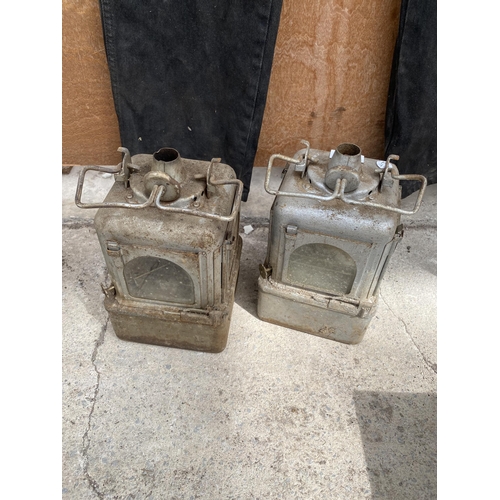 1249 - A PAIR OF VINTAGE GALVANISED PARAFIN LAMPS