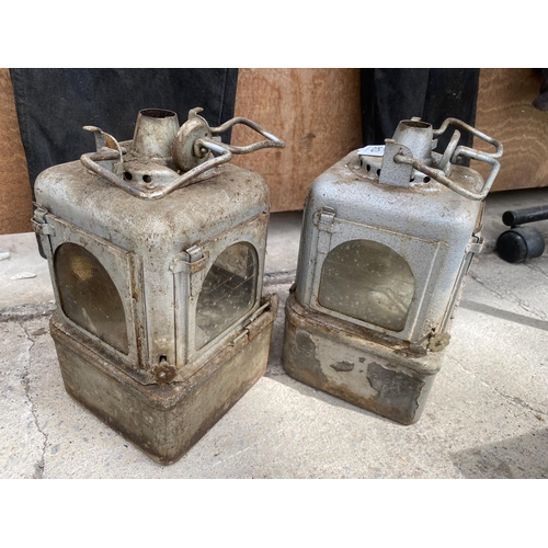 1249 - A PAIR OF VINTAGE GALVANISED PARAFIN LAMPS