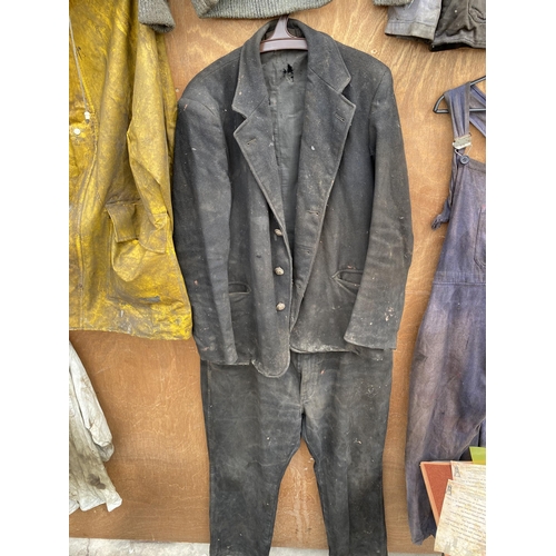 1252 - A RARE COLLECTION OF FRED DIBNAH MBE CLOTHING TO INCLUDE BIB AND BRACES, JACKETS AND FURTHER WORK CL... 