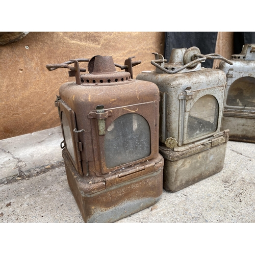 1253 - A PAIR OF VINTAGE GALVANISED PARAFIN LAMPS