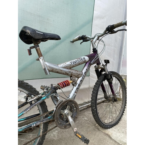 1361 - A TWISTER MOUNTAIN BIKE WITH FRONT AND REAR SUSPENSION AND 18 SPEED GEAR SYSTEM