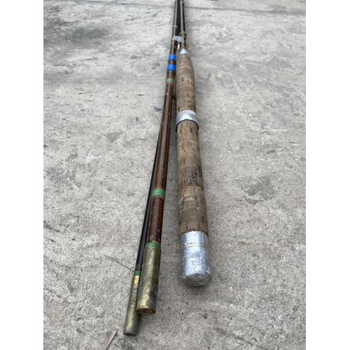 1368 - A 3 SECTION SPLIT CANE FISHING ROD