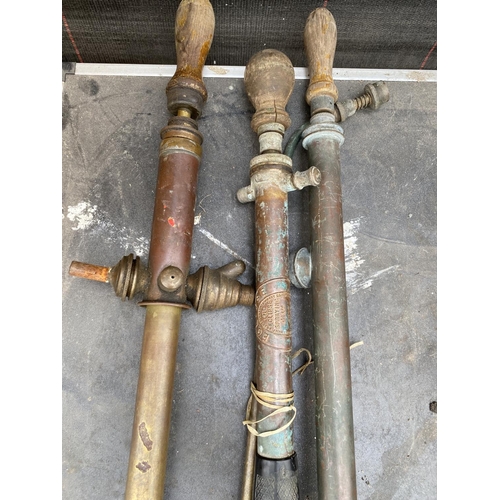 1385 - THREE VINTAGE BRASS GARDEN SPRAYERS