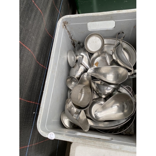 1416 - AN ASSORTMENT OF STAINLESS STEEL KITCHEN ITEMS TO INCLUDE JUGS AND PLATES ETC