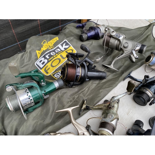 1419 - A LARGE ASSORTMENT OF FISHING REELS TO INCLUDE A EURORUNNER 500, A WYCHWOOD SOLACE10 AND A VRX ETC