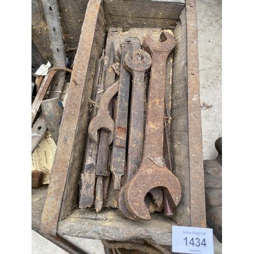 1434 - AN ASSORTMENT OF TOOLS AND HARDWARE TO INCLUDE SPANNERS, DOOR FURNITURE AND A PART SET OF LETTER PUN... 