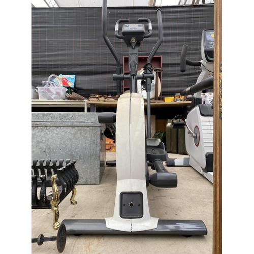 1439 - A REEBOK CROSS TRAINER EXERCISE MACHINE