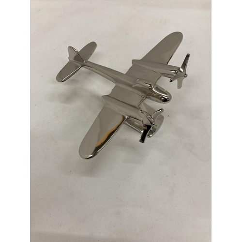 249 - A CHROME MODEL OF A WW11 BOMBER ON STAND HEIGHT 10 CM, LENGTH 17 CM