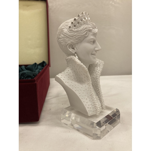 270 - A BUST OF PRINCESS DIANA ON A GLASS PLINTH PRESENTED IN A CRIMSON BOX WITH GREEN LINING