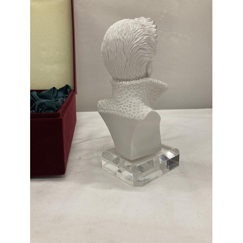 270 - A BUST OF PRINCESS DIANA ON A GLASS PLINTH PRESENTED IN A CRIMSON BOX WITH GREEN LINING