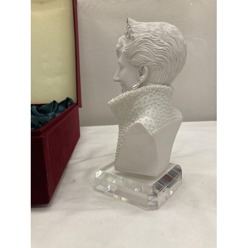 270 - A BUST OF PRINCESS DIANA ON A GLASS PLINTH PRESENTED IN A CRIMSON BOX WITH GREEN LINING