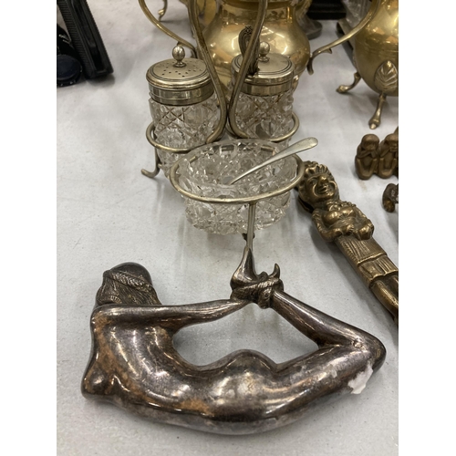 279 - A QUANTITY OF BRASS AND SILVER PLATE TO INCLUDE A BRASS TEAPOT, COFFEE POT, SUGAR BOWL, JUG, FIGURES... 