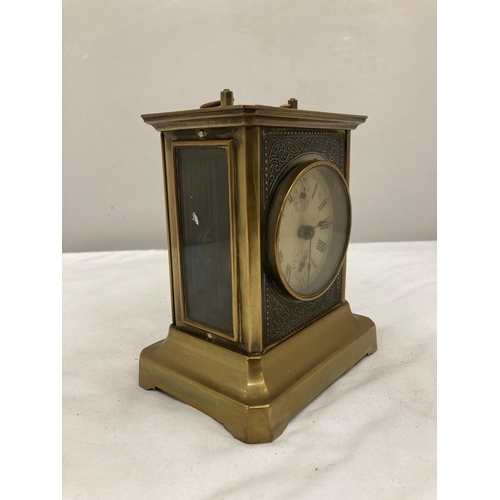 285 - A BRASS CARRIAGE CLOCK WITH FILIGREE DESIGN TO THE FRONT, ROMAN NUMERALS AND GLASS SIDE PANELS HEIGH... 