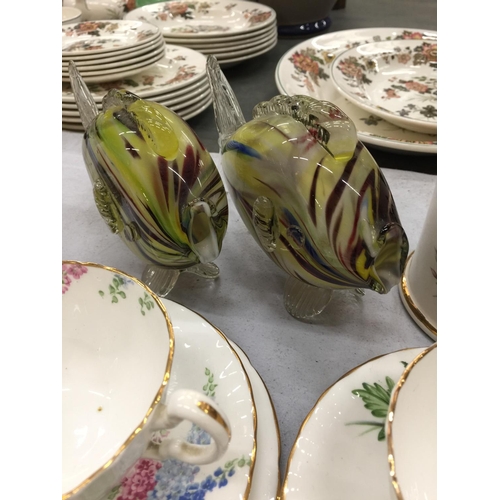 166 - SIX VINTAGE AYNSLEY TRIOS WITH A PATTERN OF 'STOCKS', TWO MURANO STYLE FISH AND A MARMALADE JAR