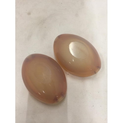 167 - A PAIR OF OVAL SHAPED GLASS BOWLS WITH AN AMBER INTERIOR AND AN OPAQUE EXTERIOR