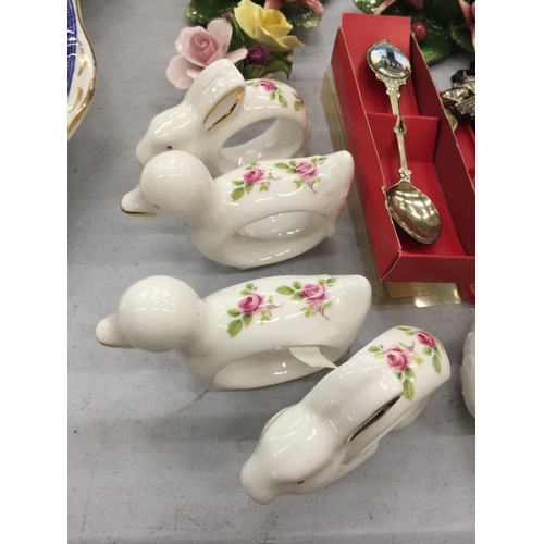 170 - A COLLECTION OF ITEMS TO INCLUDE ANIMAL THEMED CHINA NAPKIN RINGS, CHINA POSIES TO INCLUDE SWANS, ET... 