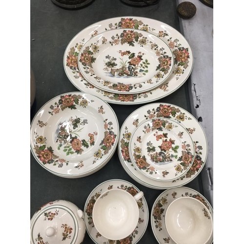 171 - A QUANTITY OF WEDGWOOD ETRURIA 'EASTERN FLOWERS' PATTERN NO.  T. K. D. 426 TO INCLUDE CUPS, SAUCERS,... 