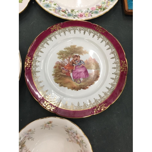 207 - A QUANTITY OF CHINA TO INCLUDE QUEEN'S 'VIRGINIA STRAWBERRY' CUPS, BOWLS, SERVING PLATE, DUCHESS CHI... 