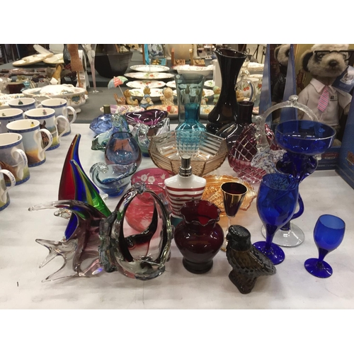 211 - A LARGE QUANTITY OF COLOURED GLASSWARE TO INCLUDE MURANO AND MDINA STYLE, VASES, JUGS, BOWLS, FISH, ... 