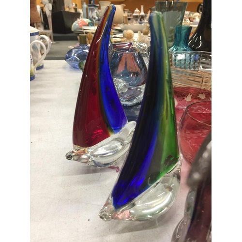 211 - A LARGE QUANTITY OF COLOURED GLASSWARE TO INCLUDE MURANO AND MDINA STYLE, VASES, JUGS, BOWLS, FISH, ... 